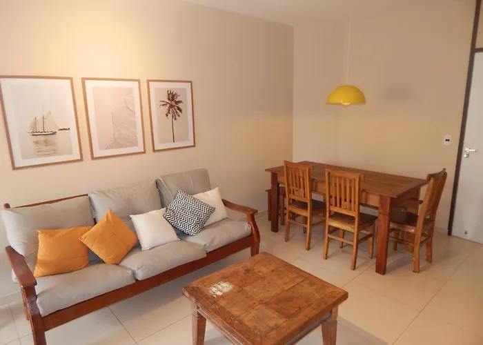 Aconchegante de 3 Quartos com Varanda, Ar e cozinha completa -